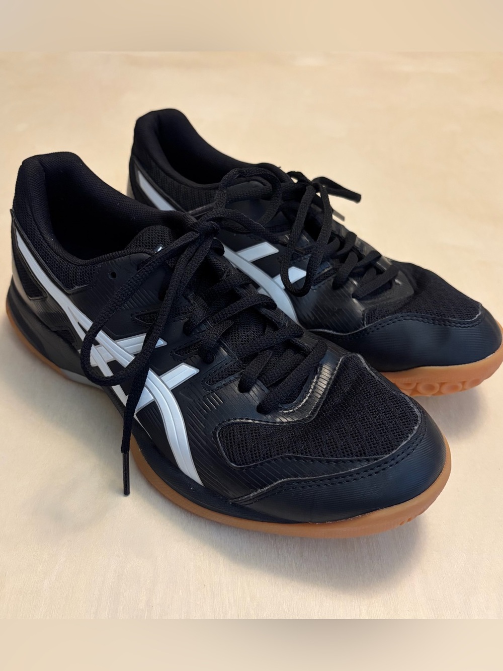 Women’s ASICS Black & White Indoor Athletic Sneakers with Gum Sole, Size 7.5